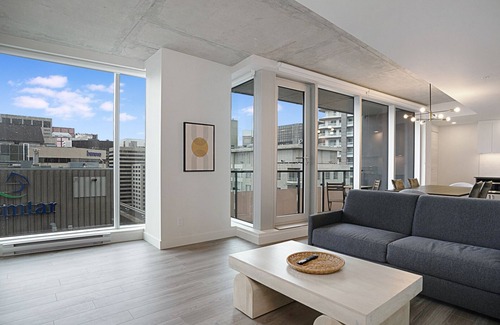 Quartier des Spectacles Apartment | New Luxury Unit in Heart of MTL 802 | Metro access