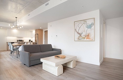 Quartier des Spectacles Apartment | New Luxury Unit in Heart of MTL 802 | Metro access