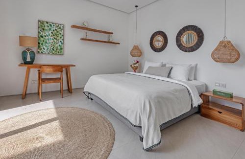 Berawa Villa | New Magnificent 3BR 5min to Finns & Berawa Beach Villa Alemar