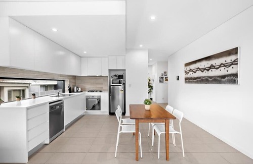 Homebush Apartment | New Modern 2BR 2baths Apt in Homebush Sleeps 6