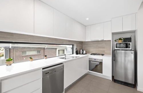 Homebush Apartment | New Modern 2BR 2baths Apt in Homebush Sleeps 6
