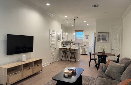 Lafayette House | New/Modern 3B/2.5Bt Townhome in the Heart of Town