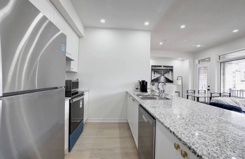 Ajax House | New Modern 3bed Home | Thermëa Spa | Casino |Beach