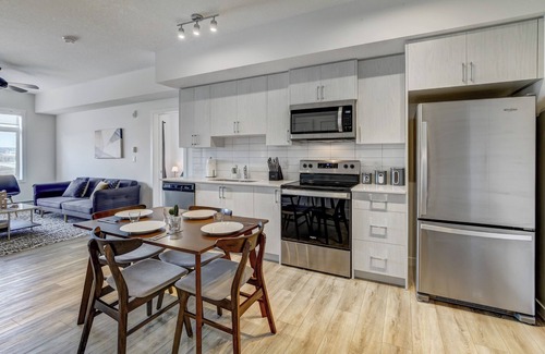 Sage Hill Condo | NEW Modern Condo | 20 Min DT | 1 hour Canmore | Sleeps 5