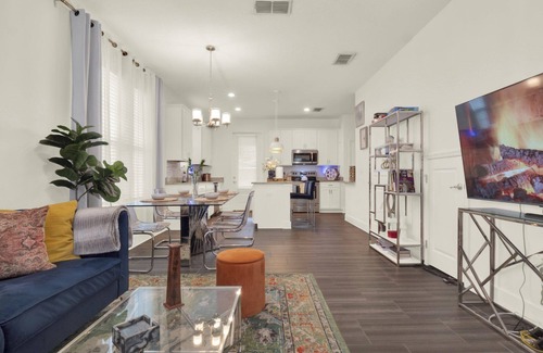 Holden-Paramore House | New! Modern Home - 4 Beds 2.5 Baths - 5 minutes from Downtown