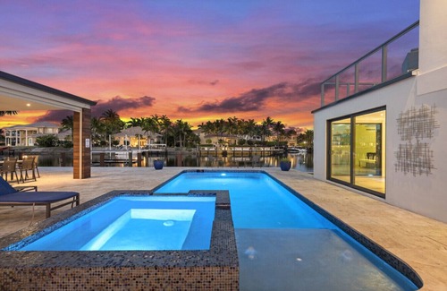 South Lake Villa | New Modern Mansion on Water w/Dock/Billiards