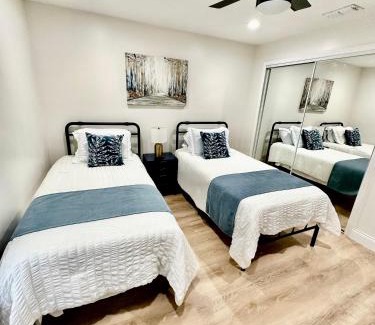 Buena Ventura Lakes House | New Modern Oasis in Orlando, Kissimmee, Private pool, near Disney and MCO!