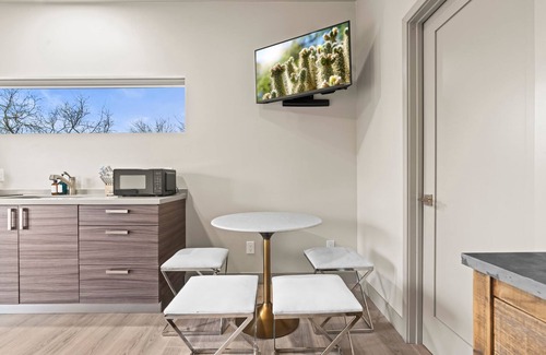 West Sedona Apartment | NEW Moondance Private Studio Cathedral Rock Hiking