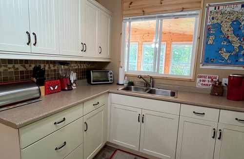 Victoria Beach Cottage | NEW NIRVANA RENTALS LISITING* Victoria Beach with a Hottub awaits. Booking 2026