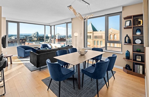 Inner Harbour Condo | New! Ocean and Mountain View King Suite