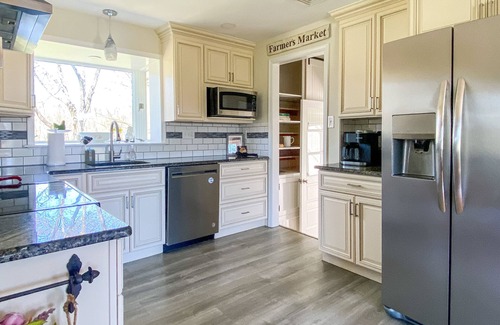 Blooming Glen House | New! Pet-friendly Bucks County home, huge backyard