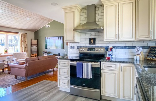 Blooming Glen House | New! Pet-friendly Bucks County home, huge backyard
