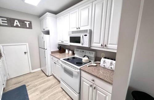 Harbour Town Villa | New Pics! Harbour Town 3BR/3BA - Pool Access - Book Now