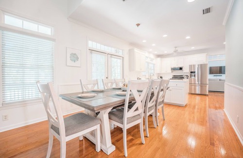 Saint Simons Island House | NEW! Porch Swing, Walk to Village & Mallery Park