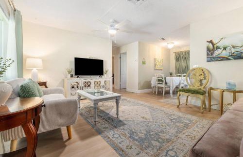 New Port Richey House | New Port Richey Downtown Delight!