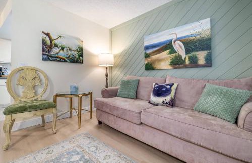 New Port Richey House | New Port Richey Downtown Delight!