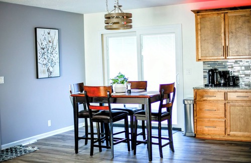 Marshall House | New, Relaxing, 3 mins to Missouri Valley College!