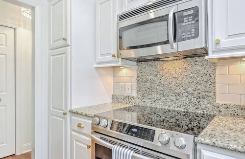 Tarpon Pond Cottage | New. Relaxing Refined Aesthetic Cottage Near Beach