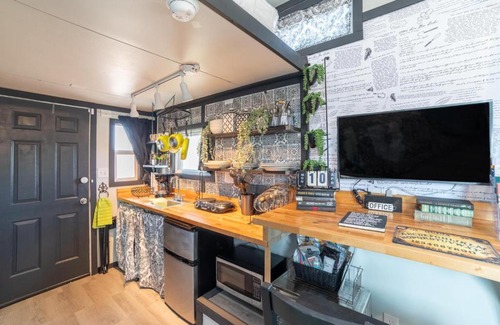 Rio Communities Apartment | NEW “Relentless Raven”Tiny House W/ Escape Room