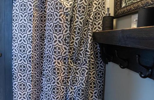 Rio Communities Apartment | NEW “Relentless Raven”Tiny House W/ Escape Room