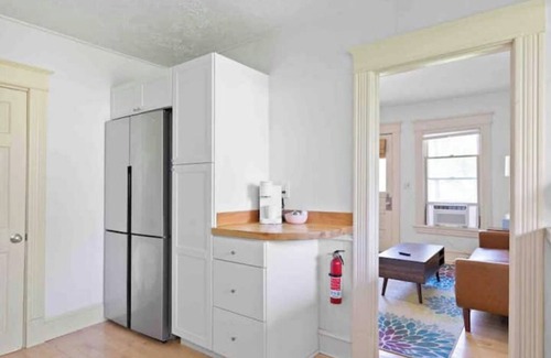 South End Apartment | New Renovation: parking & yard, hill section!nn