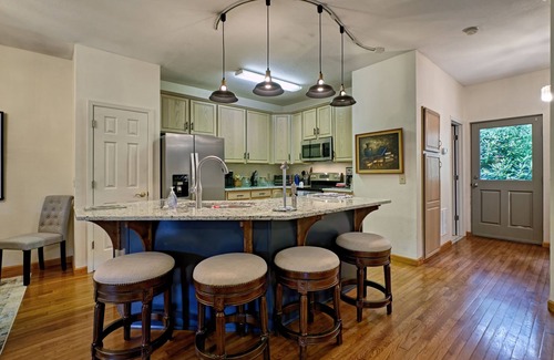 Glenville House | New Rental with Lake Glenville View! Prairie Springs B