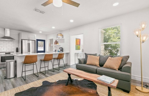 Courier City - Oscawana House | NEW Soho Home - Perfect Space for Families