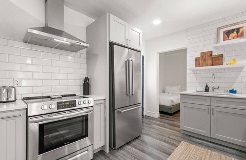 Courier City - Oscawana House | NEW Soho Home - Perfect Space for Families