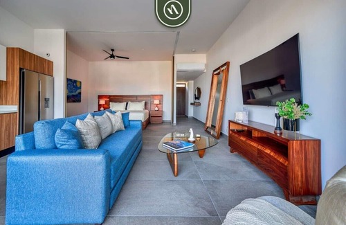 El Caloso Apartment | New Studio - King Bed - Pool - Jacuzzi - Gym