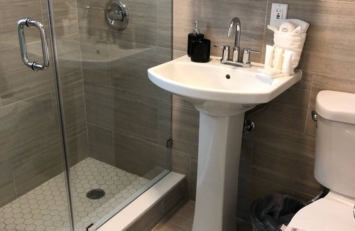 The Roads Condo | ✨ New Studio plus FREE parking fee