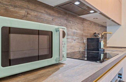 Hollerich Apartment | New Stylish Apt w/Free Parking & Equipped Kitchen