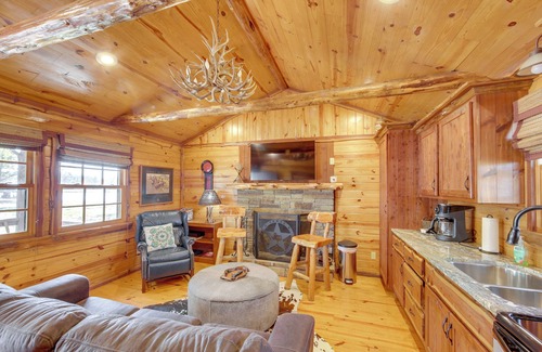 Edom Cabin | NEW ‘The Deer’ Cabin Peaceful Refuge in East Texas