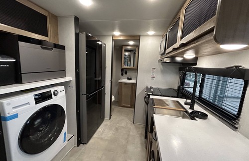 Penn Valley House | New tiny house near Grass Valley on shared 5 acre wooded lot! Hot tub access!