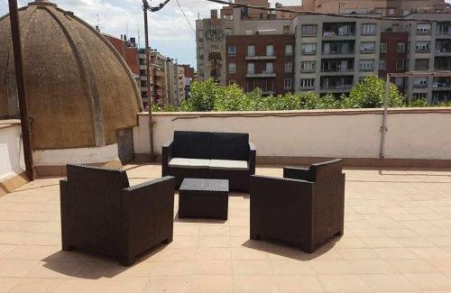 Eixample Apartment | New top floor apt with a lot of light & air-con