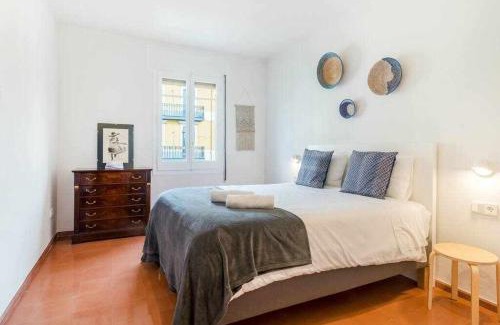 Eixample Apartment | New top floor apt with a lot of light & air-con