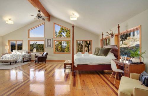 Shadow Mountain House | New. Top of the World Lodge. Hot tub. Theater.