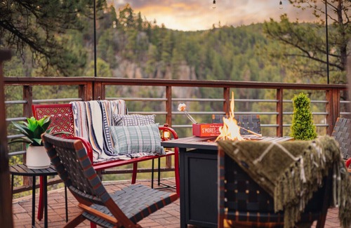 Keystone House | *NEW* Views, Game Room, FirePit, Pet, Fam Friendly