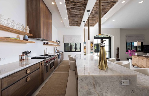 Buzzards House | New Villa, Priv. Suites, Priv. Pool + Beach Club Access