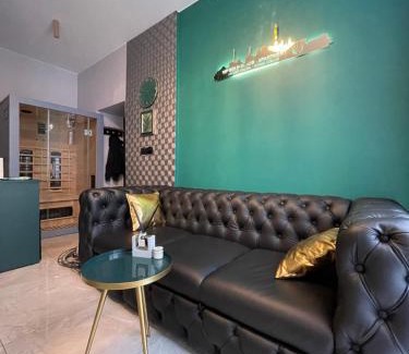 Kielce Apartment | NEW VIP GOLD GLASS JACUZZI & SAUNA -Balkon ,Rynek Kielce -Garaż Wejście klamka kod