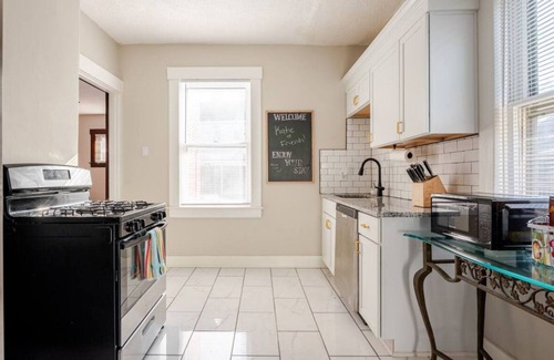 South Louisville House | New! Walk to the Kentucky Derby, U of L Football, and Jim Patterson Stadium!