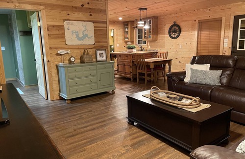 Vivian Cabin | NEW WATER FRONT cabin on North Caddo Lake- private boat launch, dock, much more!
