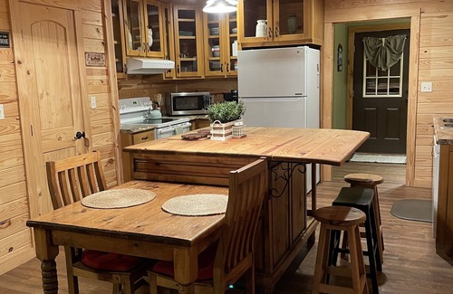 Vivian Cabin | NEW WATER FRONT cabin on North Caddo Lake- private boat launch, dock, much more!