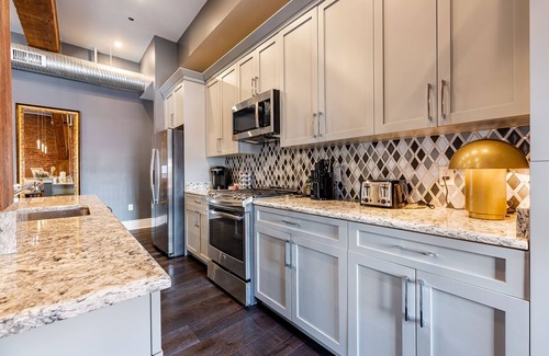 Arts/Warehouse District Condo | 📣New XL Luxury Corner Condo PRIME Historic Downtown Location HUGE Balcony Wrapped in Wrought Iron