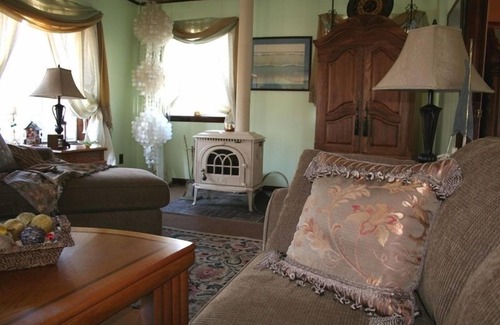 Oyster Harbor Cottage | 'Newer Cottage Incredibly and Comfortably Furnished.'