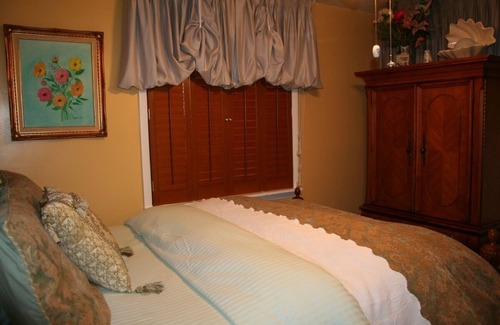 Oyster Harbor Cottage | 'Newer Cottage Incredibly and Comfortably Furnished.'