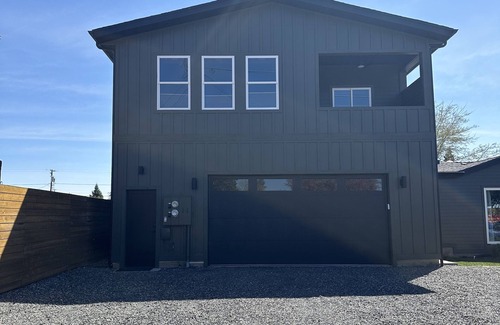 Redmond Apartment | Newly built, 2-bedroom loft, high desert sunsets & mountain peaks, A/C and Wifi