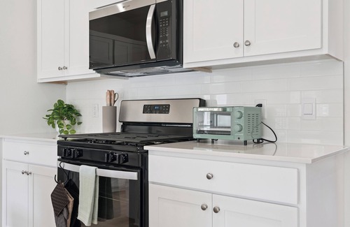 Lowell House | Newly Built 3BR Retreat in the Heart of NWA – I-49 & Hot Spots