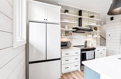 Clayton House | ⛰️ Newly Built Alpine Cabin 2023 - Mountain Views + Walk To Town - Hot Tub