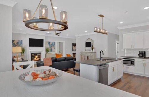 Knoxville House | Newly built, fully equipped Knoxville home for 10!