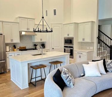 Celina House | Newly Built Luxury Home Perfect for Big Families